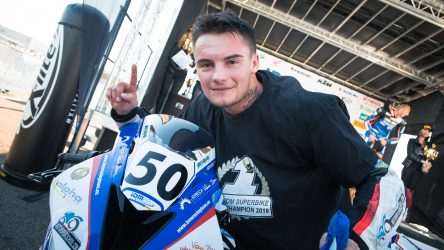 IDM Superbike 1000: Ilya Mikhalchik holt den Titel und zeigt Emotionen
