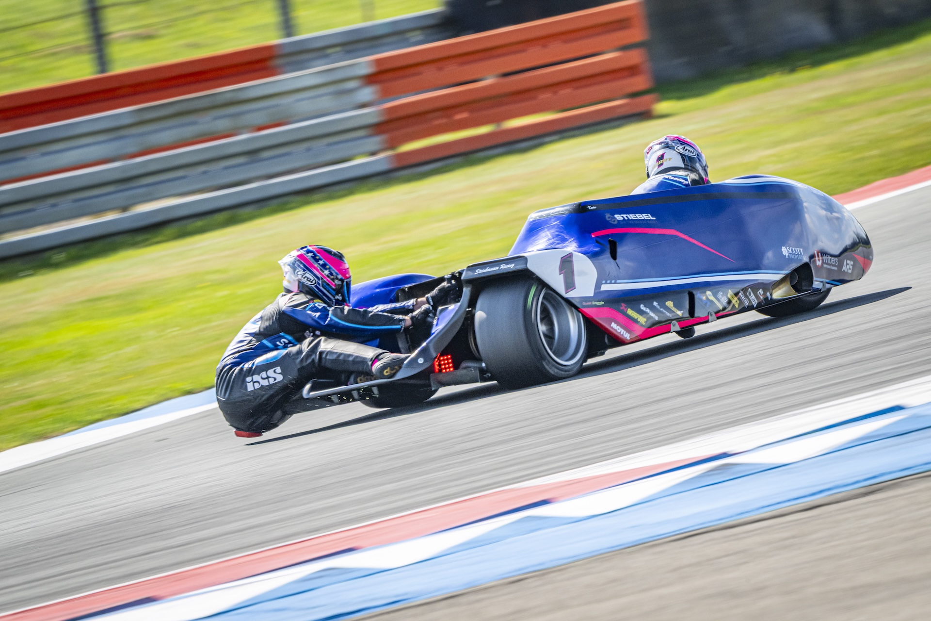 Sidecar: Payne/Rousseau setzen Messlatte mit Pole
